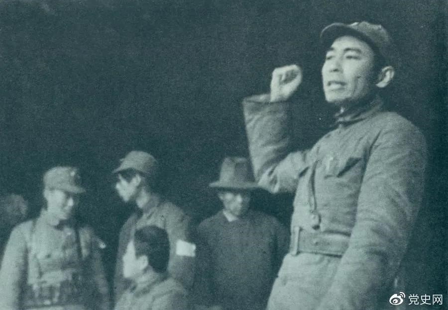 1939年2月23日，周恩來到皖南新四軍軍部，傳達中央關(guān)于新四軍向北向敵后發(fā)展的方針。
