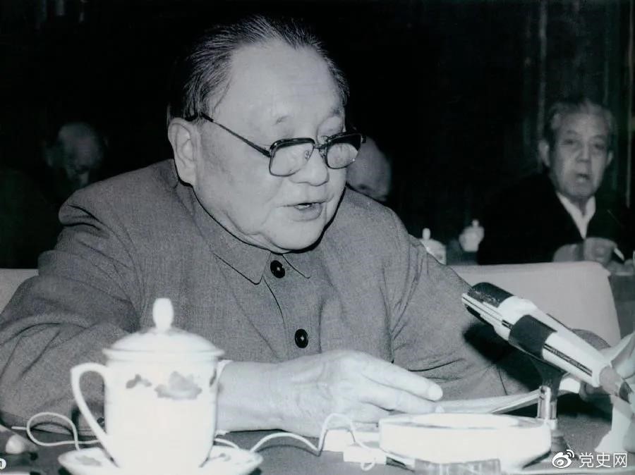 1985年3月7日，鄧小平在全國科技工作會議上發(fā)表講話。
