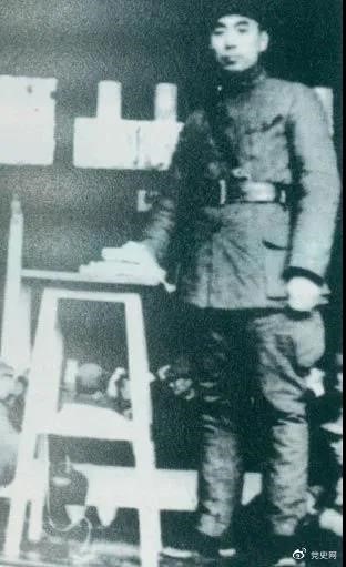 1939年3月10日，周恩來為新四軍排以上干部作題為《目前形勢與新四軍任務(wù)》的報告。
