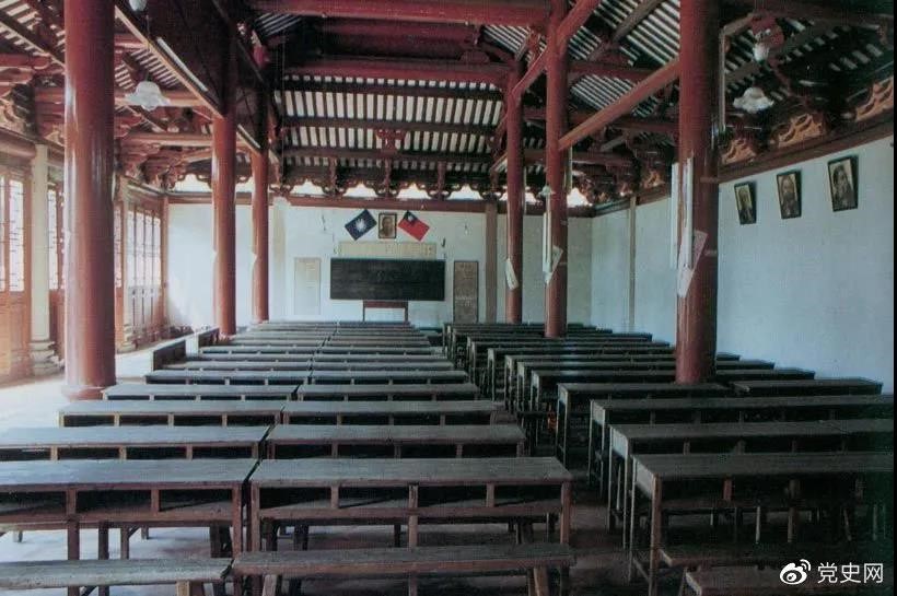 1926年3月，毛澤東任第六屆農(nóng)民運(yùn)動(dòng)講習(xí)所所長(zhǎng)。圖為廣州農(nóng)民運(yùn)動(dòng)講習(xí)所課堂。