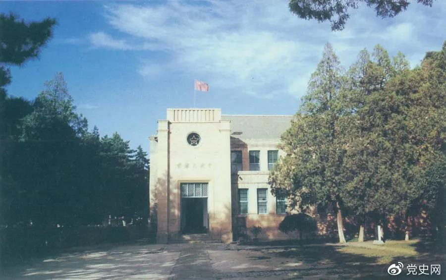 楊家?guī)X革命舊址，位于延安城西北約3公里，是中共中央1938年11月至1947年3月的所在地。