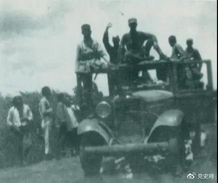1938年3月31日，129師在邯長(zhǎng)公路的響堂鋪伏擊日軍，這是在戰(zhàn)斗中繳獲的汽車。