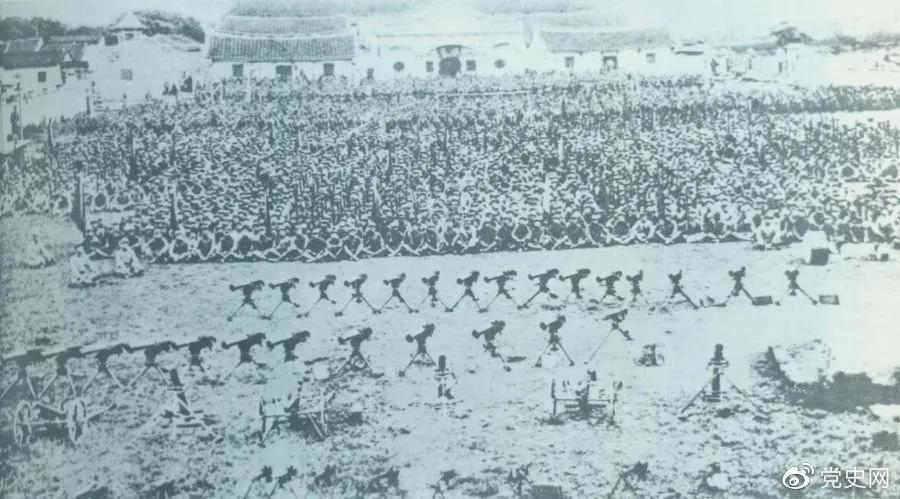 1932年4月20日，由紅一軍團和紅五軍團組成的東路軍攻占漳州，圖為攻占漳州后的部隊情形。