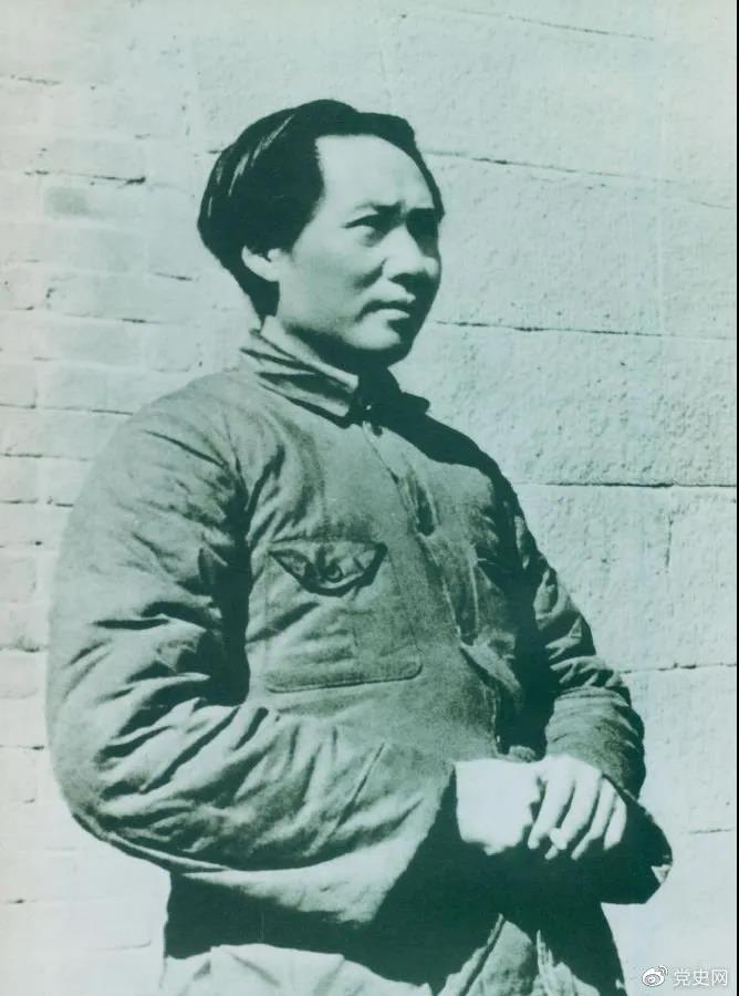 1936年2月至5月，毛澤東、彭德懷率軍進(jìn)行了東征戰(zhàn)役。圖為指揮東征戰(zhàn)役時(shí)的毛澤東。