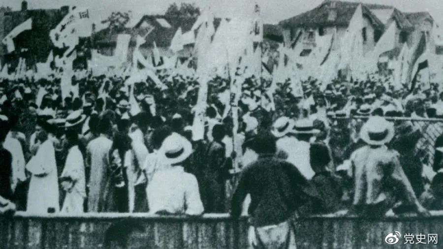 1925年5月30日，上海爆發(fā)了反帝愛國的五卅運動，掀起了全國范圍大革命高潮。