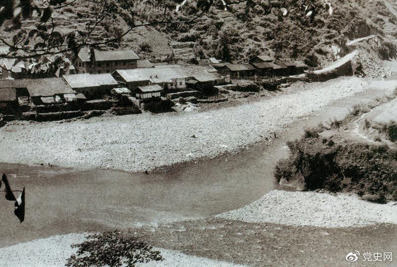 　　1935年6月26日，中共中央政治局在四川懋功兩河口召開(kāi)會(huì)議。會(huì)議決定紅軍北上創(chuàng)造川陜甘根據(jù)地。圖為兩河口。