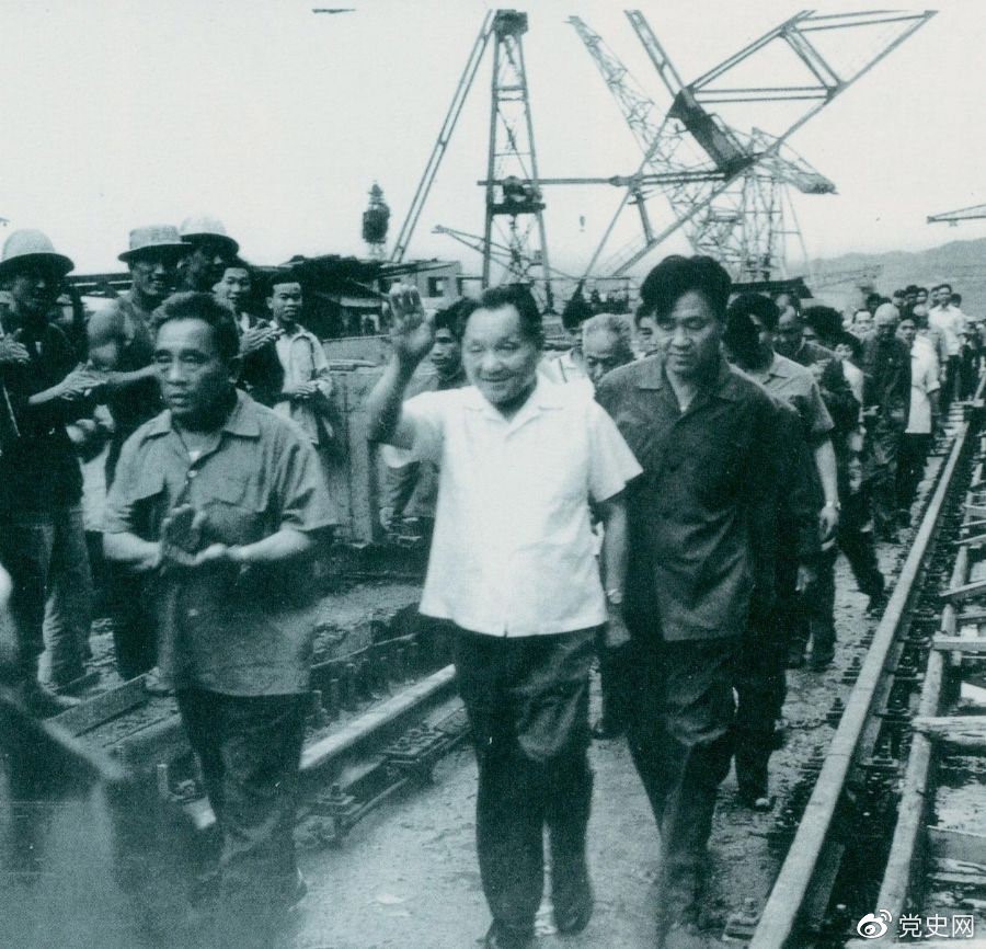 1980年7月12日，鄧小平到葛洲壩水利樞紐工程視察。