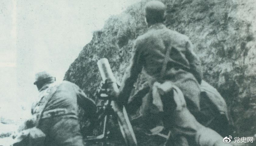 1940年8月，八路軍在總司令朱德、副總司令彭德懷的指揮下，向華北敵占交通線和各據(jù)點發(fā)動了大規(guī)模進攻戰(zhàn)役，即“百團大戰(zhàn)”。